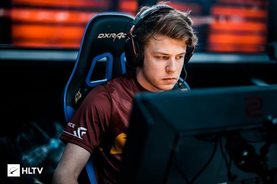 英雄联盟LPL夏季季后赛即将开打，V5能否创造小说般奇迹？